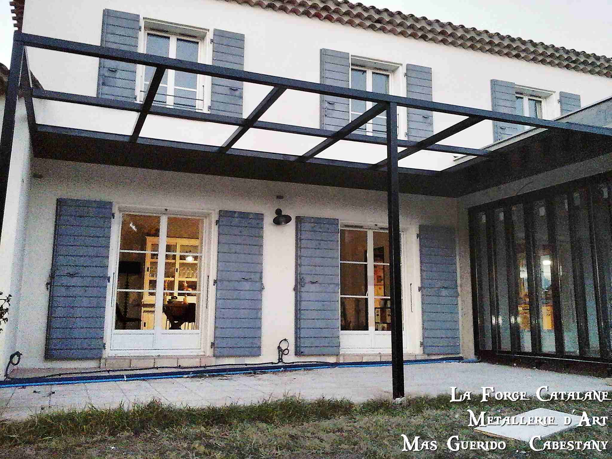 pergola moderne partie tolee caisson laine de roche forge catalane.jpg